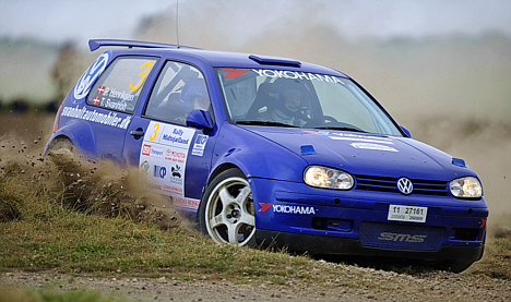 Efter at have ført størstedelen af Rally Midtsjælland i deres VW Golf GTI måtte Tim Svanholt og Per Henriksen tage til takke med tredjepladsen. På grusvejene kom de til kort over for de firehjulstrukne biler.